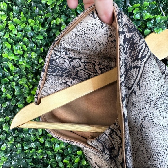 Snake print shoulder pad bodysuit nwt - Picture 3 of 6